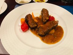 -香格里拉鱼跃地中海西餐厅·牛排披萨