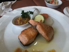 煎黄桃三文鱼-新侨三宝乐西餐厅(崇文门店)