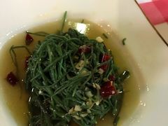 酸酸蒜蓉拌沙葱-西域阿里马新疆菜·清真(桂花路店)