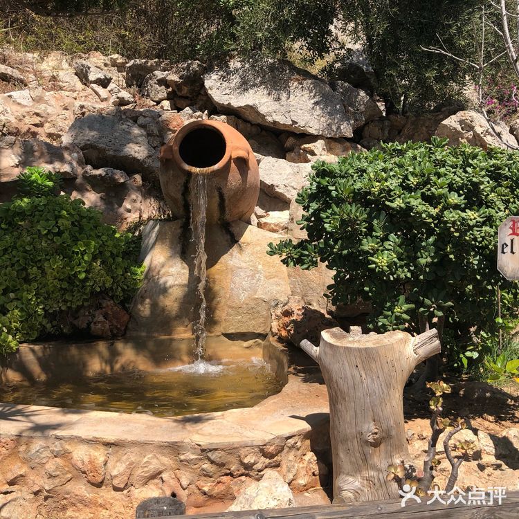位于库列莱灯塔的小村庄，坐落在所谓的思想岛上