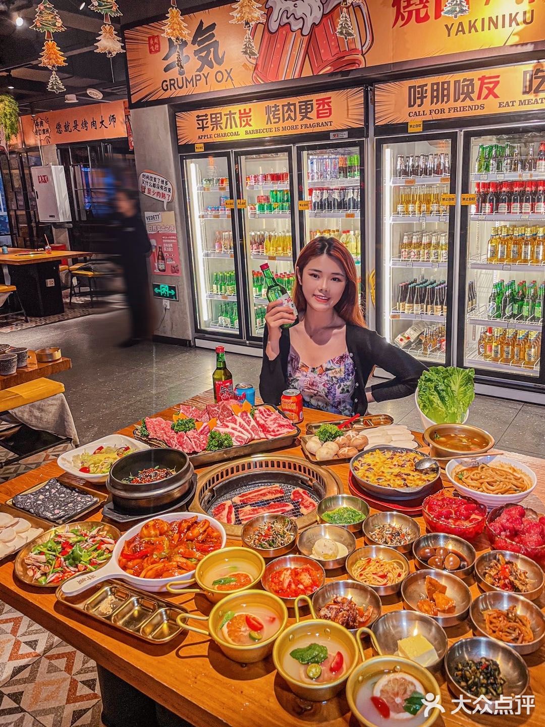  重庆‼️大碗果酒配烤肉🥩滋滋冒油！宝藏韩料店