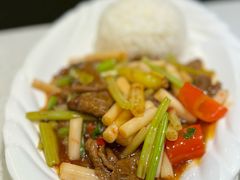 酸辣莲藕带爆牛肉-香港新发烧腊茶餐厅(书城店)