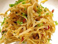 香葱拌笋衣-小大董·烤鸭(王府井apm店)