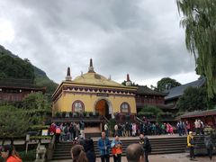 -峨眉山报国寺