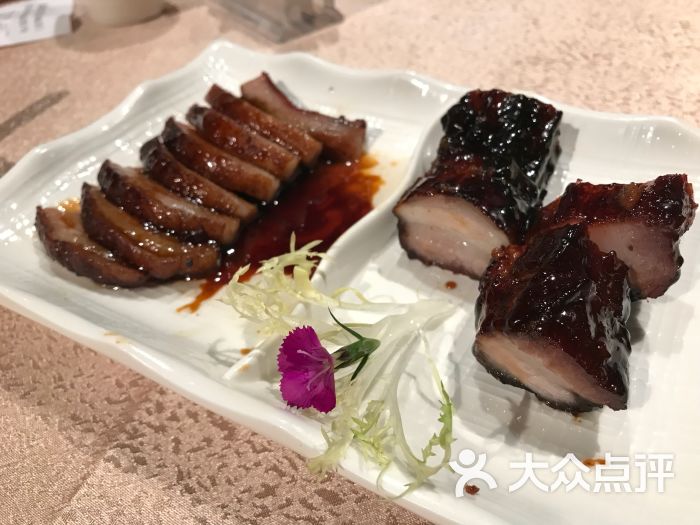 炳胜品味(珠江新城店)-脆皮叉烧拼秘制黑叉烧图片-广州美食-大众点评