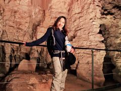 -怀托摩萤火虫洞