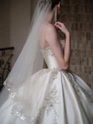 -不晚国际婚纱礼服
