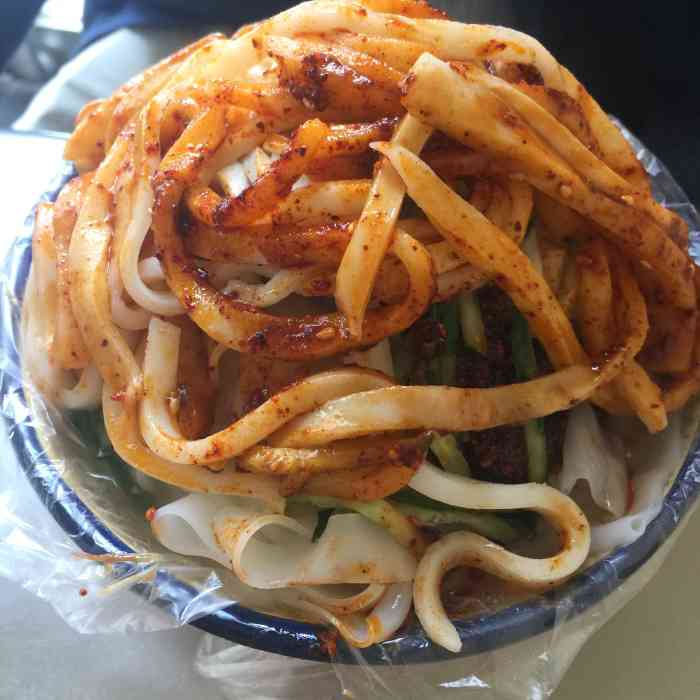 米皮凉皮-"须水老电影院门口的黄记凉皮超好吃.真正的.