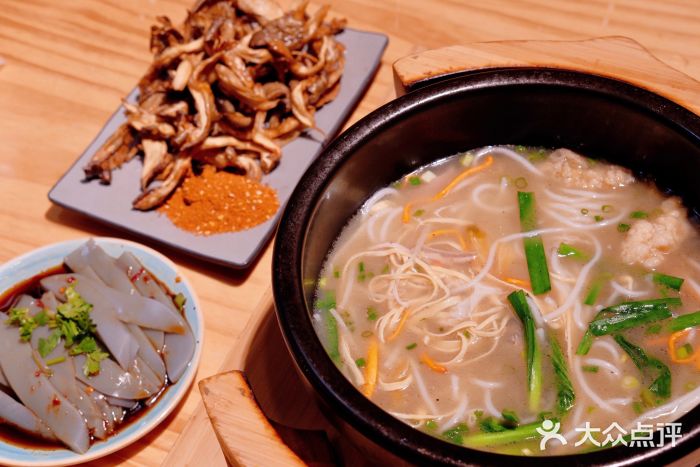 勺子米线·云南传统小吃市集(四方街店)图片