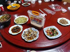 -老子山小鱼锅贴·龙虾馆