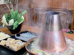 -果松木炭酸菜铜火锅·外婆参鸡汤