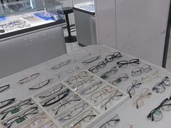 -光明眼镜·蔡司授权(徐泾店)