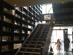 -钟书阁(松江泰晤士小镇店)