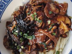 蛤蜊猪肝拌面+虎皮蛋-沪西老弄堂面馆(定西路店)