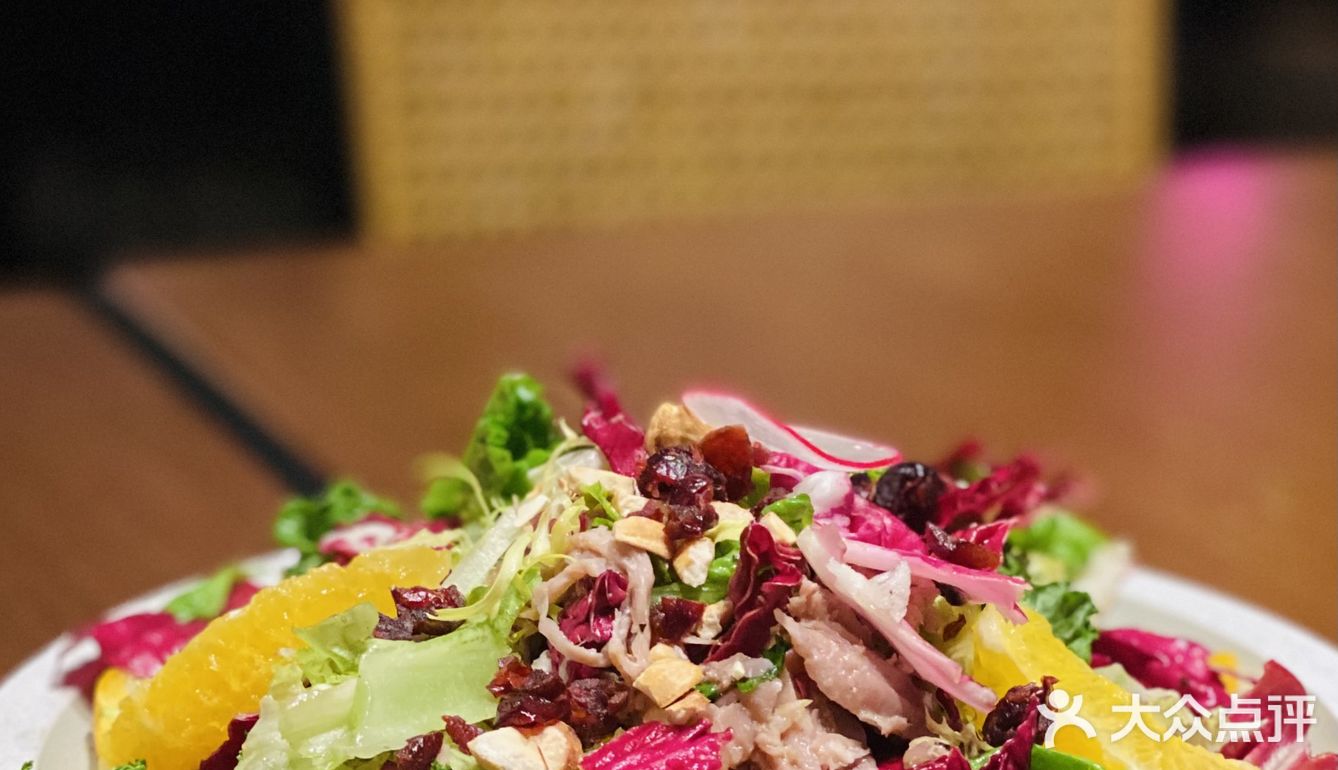 来浦东嘉里城喝红酒吃西餐啦~