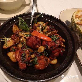 每道菜的量都中等偏下，总体性价比不高