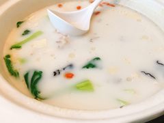 泉水鱼头-泉畔人家·老济南经典鲁菜(大明湖店)