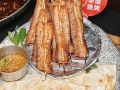 -何师烧烤·香辣蟹·川菜·30年老品牌(太古里旗舰店)