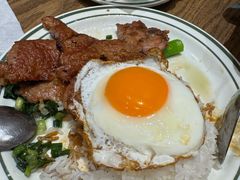 香煎猪扒鸡蛋饭（豉油汁）-华嫂冰室(尖沙咀店)