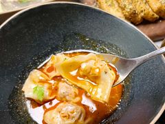 法式冬阴功汤配虾仁馄饨-人民咖啡馆(四行仓库店)