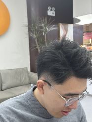 -DO A HAIRSTYLE