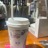 山中何事？ 松花酿酒，春水煎茶。