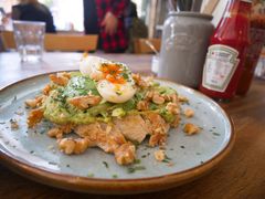 牛油果煮蛋吐司-RAC BAR(安福路店)