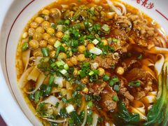 招牌红烧牛肉米粉-呷佬·长沙手工米粉(金沙江路店)