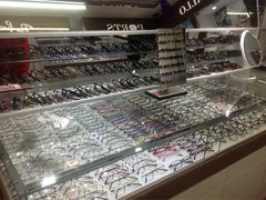 陈列架-华彬眼镜专业渐进配镜(潘家园店)