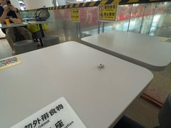 -麦当劳(上海虹桥站30B检票口楼上)