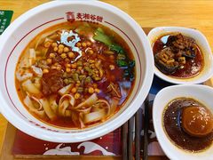 招牌红烧牛肉面-呷佬·长沙手工米粉(金沙江路店)