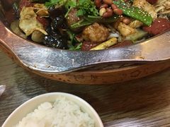 -愉肴麻辣香锅(中山路店)