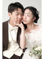 -雪中彩影婚纱摄影·微光艺术中心