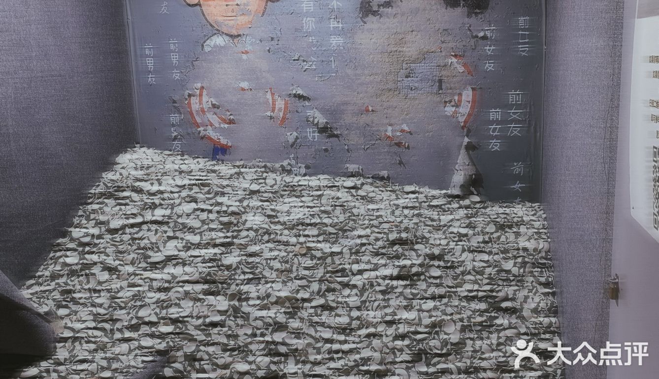 来这里玩的大多数是情侣 也有单身的男女来打卡