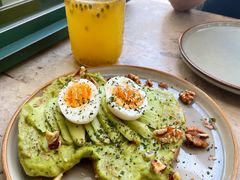 牛油果煮蛋吐司-RAC BAR(安福路店)