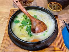 蒙自过桥米线-麦麦山云南菜(复地活力城店)