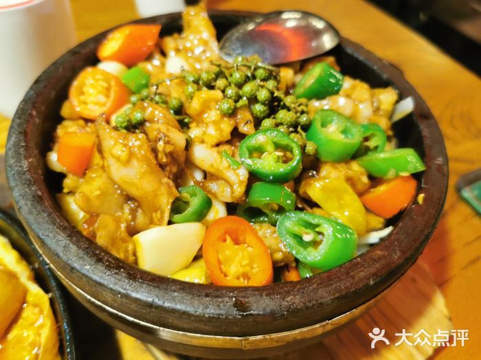 新白鹿餐厅(百联中环店)石锅牛蛙图片