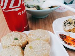 -小杨生煎(金山百联购物中心3楼店)