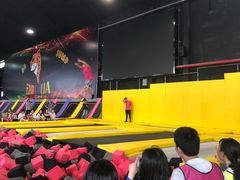 -嘿哟动霸CHUA·新潮玩运动娱乐中心·蹦床滑冰团建乐园