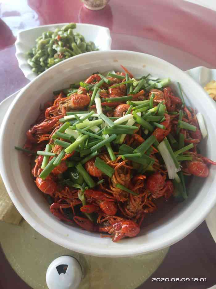 国华饭店-"周末去临安天目山玩,在下高速后开了一段路.