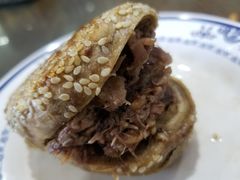 烧饼夹烧牛羊肉-老爆肚满五香烧牛羊肉
