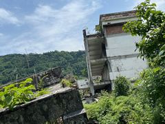 -四川汶川特大地震漩口中学遗址