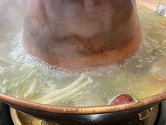 -果松木炭酸菜铜火锅·外婆参鸡汤