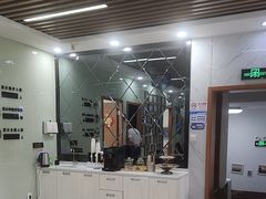 -茂菊口腔连锁(浦东南路店)