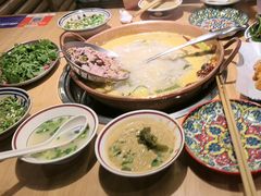 -洱火云南酸菜牛肉火锅(石景山当代商城店)