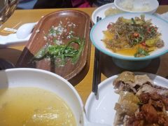 -隔壁老王·家常云南菜(花巷店)