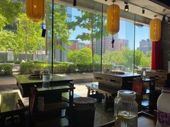 靠窗位-小龙坎老火锅(北京三里屯店)