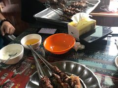 -烤肉小伙烤肉店