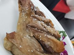 烤羊腿-那达慕蒙古风味酒楼