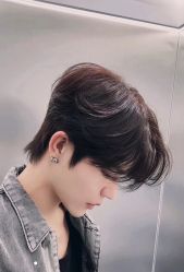 -一家只做男发烫染的店